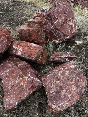 Ландшафтные глыбы красно-фиолетовые 200-1000 килограмм купить в Златоусте