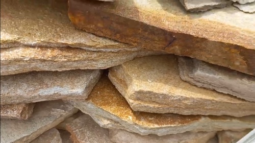 Плитняк златолит жёлтый золотистый для отмостки купить в Златоусте