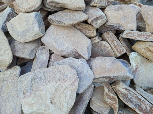 Златолит жёлтый, жёлто-зелёный глыбки и валуны для ланшафтного дизайна купить в Златоусте