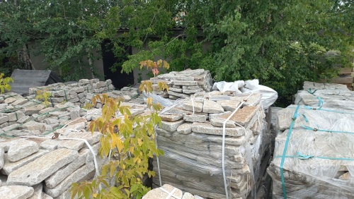 Плитняк галтованный гранитный для ландшафтного дизайна купить в Златоусте