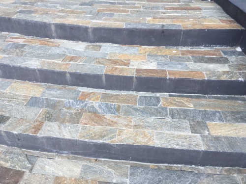 Плитка из Златолита Уральского для лестницы купить в Златоусте