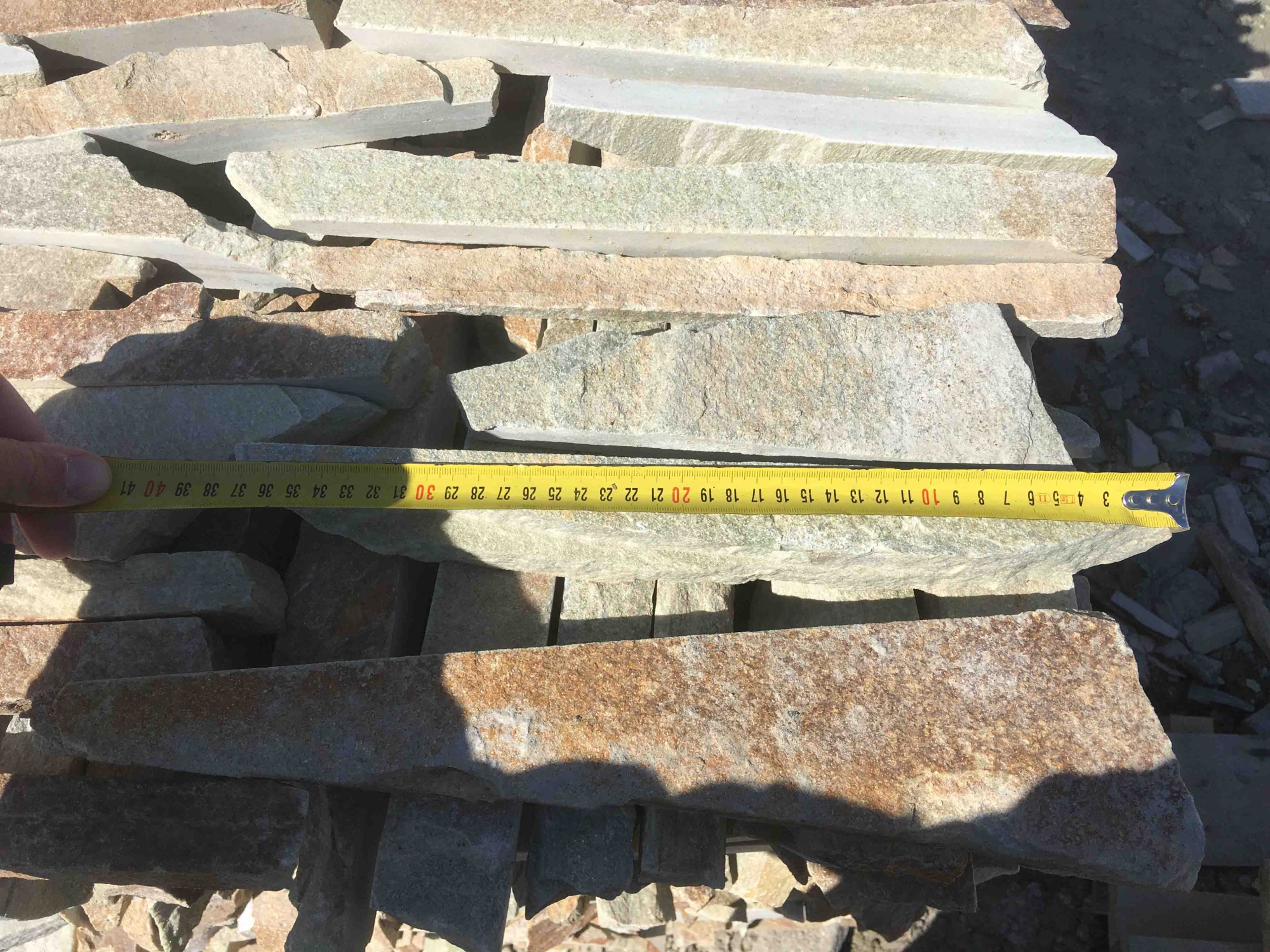 Горбушка златолит золотистый для облицовки купить в Златоусте