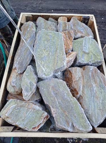 Златолит жёлтый, жёлто-зелёный глыбки и валуны для ланшафтного дизайна купить в Златоусте