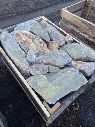 Златолит жёлтый, жёлто-зелёный глыбки и валуны для ланшафтного дизайна купить в Златоусте