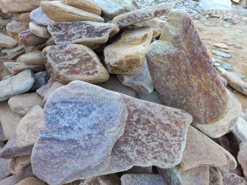 Златолит жёлтый, жёлто-зелёный глыбки и валуны для ланшафтного дизайна купить в Златоусте