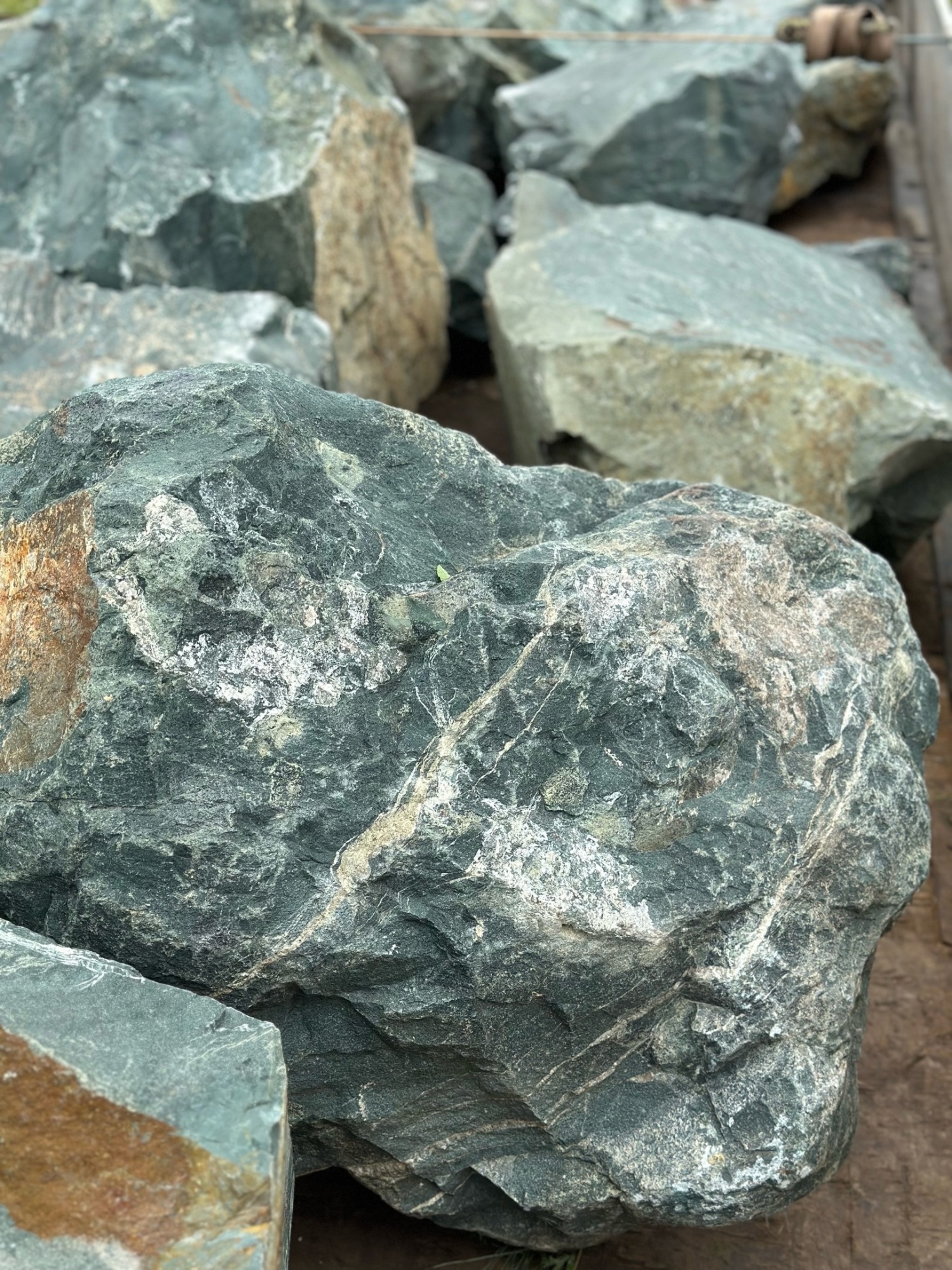 Камни для ландшафтного дизайна зелёные 10-60 килограмм купить в Златоусте