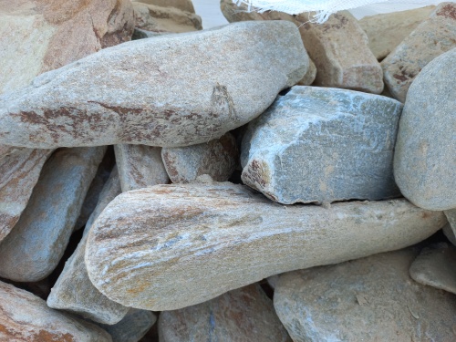 Златолит жёлтый, жёлто-зелёный глыбки и валуны для ланшафтного дизайна купить в Златоусте