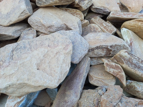 Златолит жёлтый, жёлто-зелёный глыбки и валуны для ланшафтного дизайна купить в Златоусте