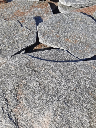 Златолит серебристый галтованный для лестниц купить в Златоусте